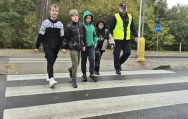Bezpieczna droga do szkoły &ndash; październikowe spotkania z policjantami 32