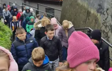 Uczniowie klas I&ndash;III na spektaklu "Czarodziejski oł&oacute;wek" 18