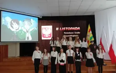 Wsp&oacute;lne świętowanie i patriotyczny występ uczni&oacute;w 3