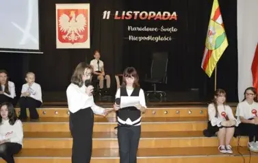 Wsp&oacute;lne świętowanie i patriotyczny występ uczni&oacute;w 6