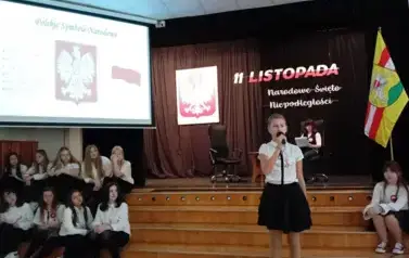 Wsp&oacute;lne świętowanie i patriotyczny występ uczni&oacute;w 11