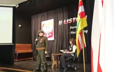 Wsp&oacute;lne świętowanie i patriotyczny występ uczni&oacute;w 12