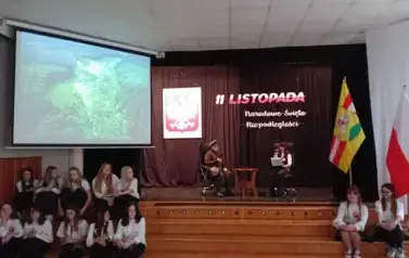 Wsp&oacute;lne świętowanie i patriotyczny występ uczni&oacute;w 14
