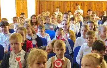 Wsp&oacute;lne świętowanie i patriotyczny występ uczni&oacute;w 16