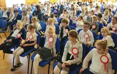 Wsp&oacute;lne świętowanie i patriotyczny występ uczni&oacute;w 20