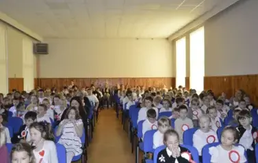 Wsp&oacute;lne świętowanie i patriotyczny występ uczni&oacute;w 25
