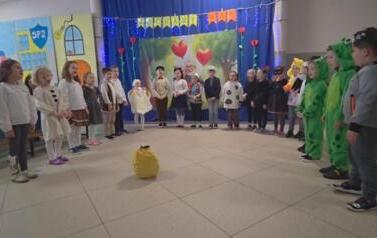 Przedstawienie &bdquo;Rzepka&rdquo; w wykonaniu grupy Leśne Skrzaty 7