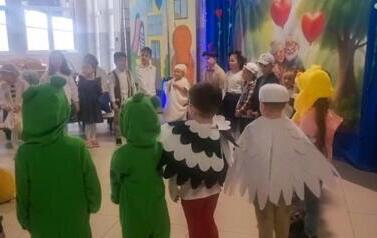 Przedstawienie &bdquo;Rzepka&rdquo; w wykonaniu grupy Leśne Skrzaty 12