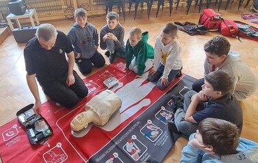 Warsztaty z pierwszej pomocy dla uczni&oacute;w klas 5b i 6a 47