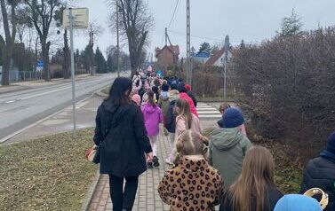 Głośno i kolorowo &ndash; klasy I&ndash;III witają wiosnę! 7
