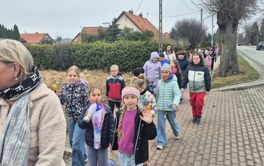 Głośno i kolorowo &ndash; klasy I&ndash;III witają wiosnę! 17