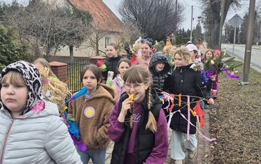Głośno i kolorowo &ndash; klasy I&ndash;III witają wiosnę! 32