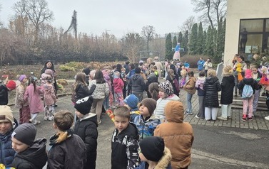 Głośno i kolorowo &ndash; klasy I&ndash;III witają wiosnę! 34