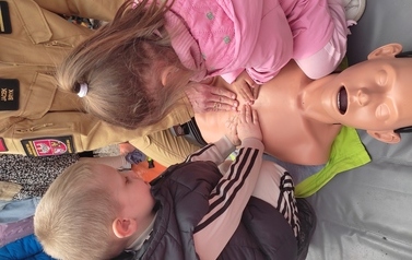 Wizyta strażak&oacute;w w przedszkolu 39