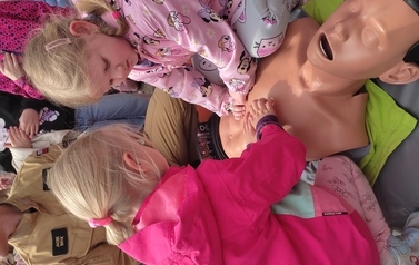Wizyta strażak&oacute;w w przedszkolu 48