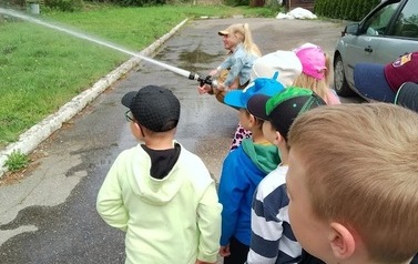 Wizyta strażak&oacute;w w przedszkolu 67