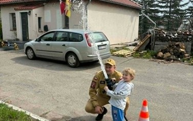 Wizyta strażak&oacute;w w przedszkolu 119