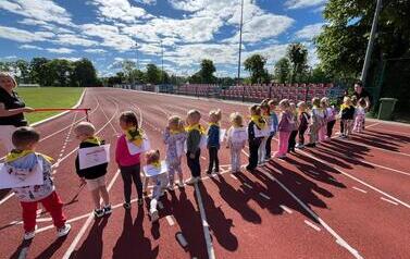 Sprintem do maratonu &ndash; przedszkolaki na stadionie! 49