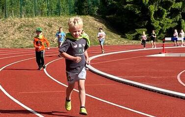 Sprintem do maratonu &ndash; przedszkolaki na stadionie! 75