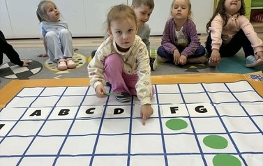 Podsumowanie programu &bdquo;Kodowanie na dywanie&rdquo;  u przedszkolak&oacute;w 19