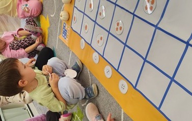 Podsumowanie programu &bdquo;Kodowanie na dywanie&rdquo;  u przedszkolak&oacute;w 27