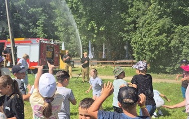 Bezpieczeństwo nad wodą &ndash; cenna lekcja od strażak&oacute;w 36