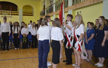 Uroczyste pożegnanie absolwent&oacute;w klas 8a i 8b 3