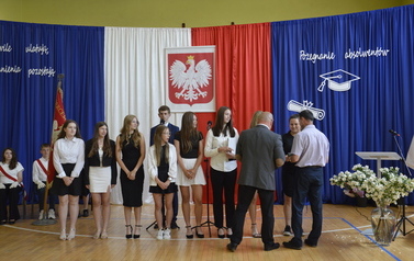 Uroczyste pożegnanie absolwent&oacute;w klas 8a i 8b 58