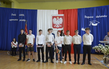 Uroczyste pożegnanie absolwent&oacute;w klas 8a i 8b 61