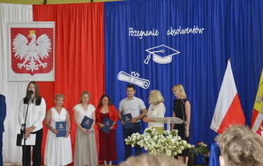 Uroczyste pożegnanie absolwent&oacute;w klas 8a i 8b 66