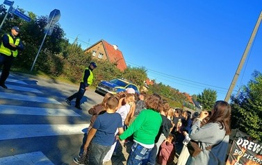 Bezpieczna droga do szkoły &ndash; spotkanie z policjantami 1