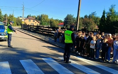 Bezpieczna droga do szkoły &ndash; spotkanie z policjantami 4