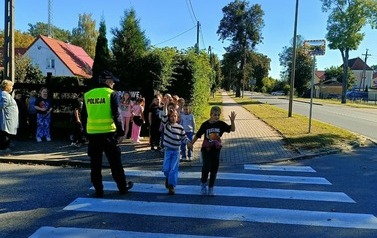 Bezpieczna droga do szkoły &ndash; spotkanie z policjantami 8