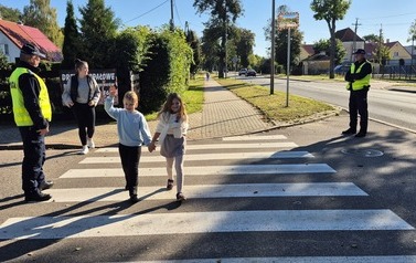Bezpieczna droga do szkoły &ndash; spotkanie z policjantami 10