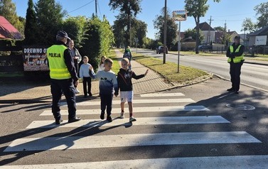 Bezpieczna droga do szkoły &ndash; spotkanie z policjantami 11