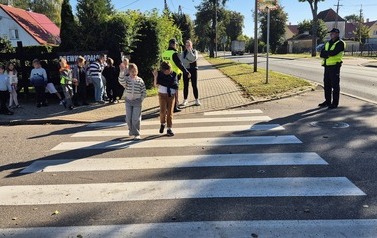 Bezpieczna droga do szkoły &ndash; spotkanie z policjantami 15
