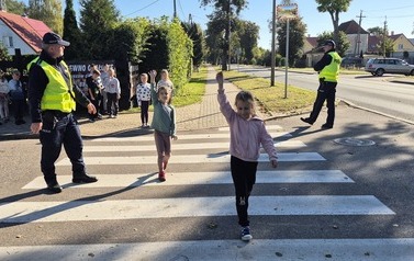 Bezpieczna droga do szkoły &ndash; spotkanie z policjantami 16