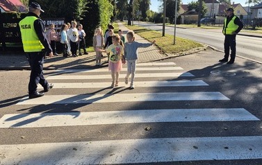 Bezpieczna droga do szkoły &ndash; spotkanie z policjantami 22