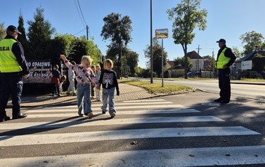 Bezpieczna droga do szkoły &ndash; spotkanie z policjantami 23
