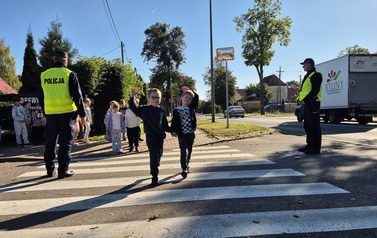 Bezpieczna droga do szkoły &ndash; spotkanie z policjantami 26