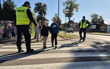 Bezpieczna droga do szkoły &ndash; spotkanie z policjantami 28