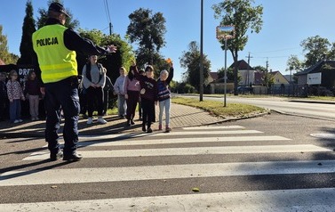 Bezpieczna droga do szkoły &ndash; spotkanie z policjantami 32
