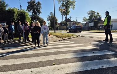 Bezpieczna droga do szkoły &ndash; spotkanie z policjantami 33