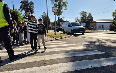 Bezpieczna droga do szkoły &ndash; spotkanie z policjantami 35