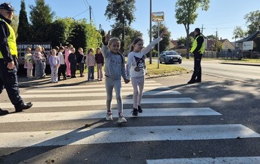Bezpieczna droga do szkoły &ndash; spotkanie z policjantami 40