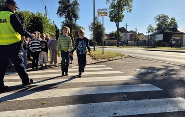 Bezpieczna droga do szkoły &ndash; spotkanie z policjantami 41
