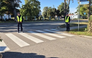 Bezpieczna droga do szkoły &ndash; spotkanie z policjantami 42