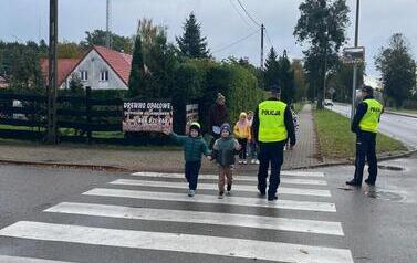 &bdquo;Bezpieczny przedszkolak na drodze &ndash; spotkanie z policjantem&rdquo; 15