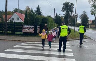 &bdquo;Bezpieczny przedszkolak na drodze &ndash; spotkanie z policjantem&rdquo; 16