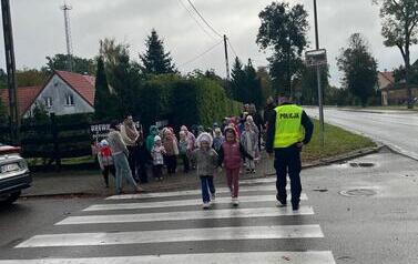 &bdquo;Bezpieczny przedszkolak na drodze &ndash; spotkanie z policjantem&rdquo; 30